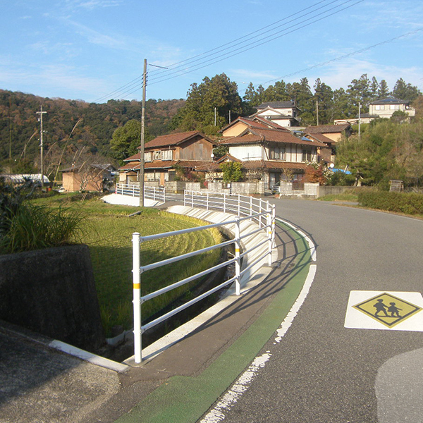 防護柵（ガードパイプ）の施工事例